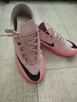 Ružové Nike halovky - 2