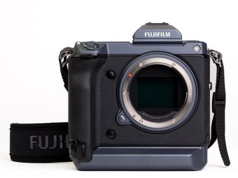 FujiFilm GFX 100 telo + SmallRig držiak (Bazár) - 2