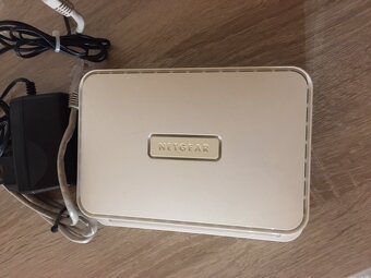 Netgear WNR2200 WiFi router - 2