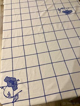 Vyšivaný obrus 170 cm X 150 cm - 2