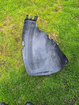 Opel Astra J predný podblatnik - 2