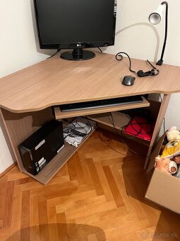 Predám rohový PC stolík - 2