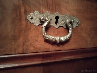 Starožitný príborník - 2