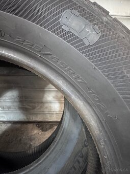 225/65R17 102V - 2