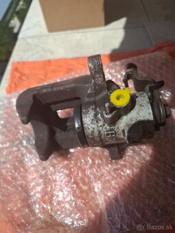 Zadny pravy brzdovy strmen Audi A4 B6 - 2