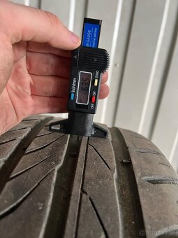 Letné Pneu 255/40 R19 - 2