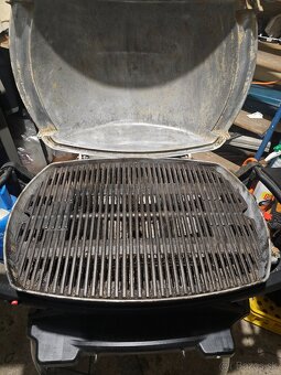Plynovy gril weber  seria Q2000 - 2