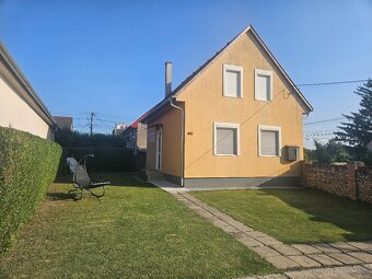 Predaj 5-izbový RD na začiatku obce Rajka, HU. - 2