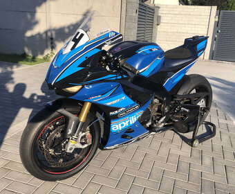 Aprilia RSV4 1100 - 2