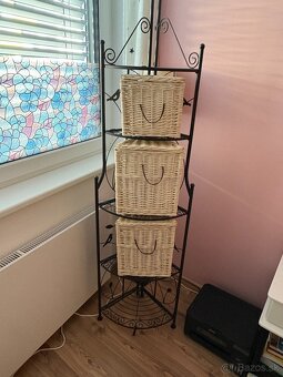 Kovová rohová polica s košíkmi a stojan na časopisy - 2