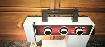 Predám šijací stroj Husqvarna 4321+príslušenstvo - 2