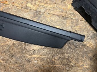 Predám roletku do kufra do VW Touran 2003-2010 - 2