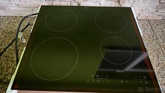 Predám indukčnú varnú dosku Electrolux - 2