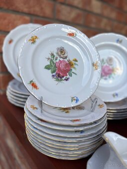 25 ks porcelánu - 2