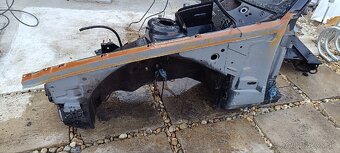 Lavy predny podblatnik a vystuha bmw e32 - 2