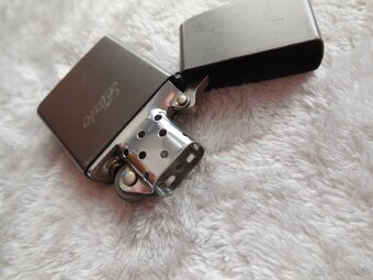 Zapalovac kovovy benzinovy - ako Zippo, Zberatelsky kusok. - 2