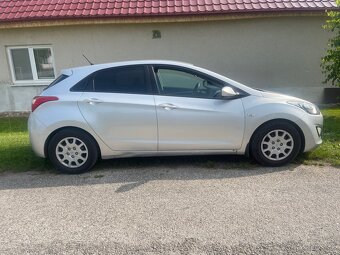 predám hyundai i30 (2012) - 2