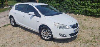 Opel Astra J - 2