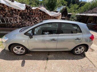 Toyota Auris 1.33 benzín r.v. 2009 - 2