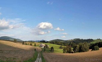 Rodinný dom/chalupa s humnom na krásnom pozemku 2000m2 - 2
