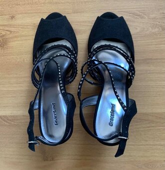 nove sandale s kamienkami vel. 37 - 2