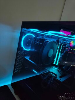 GIGABYTE Radeon RX 7700 XT GAMING OC 12G (v záruke) - 2