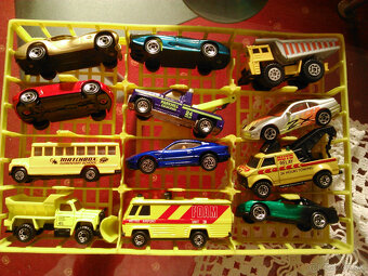 100modelov matchbox v celostia v krabičkach - 2