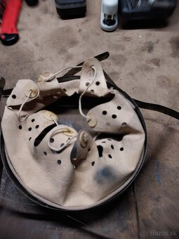 Futro, nemecká prilba - 2