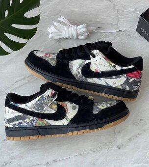 Nike SB Dunk Low x Supreme Rammellzee - 2