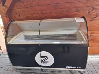 Chladiaca vitrína na zmrzlinu - 2