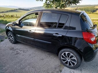 Renault Clio čierna metalíza - 2
