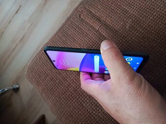 Motorola Moto E40 - 2