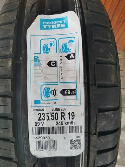 Predám Nokian SUV 235 50 r19 - 2