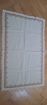 3 ručne vyšívané obrúsy - 2