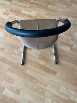 Ľahké kreslo-stolička. - 2