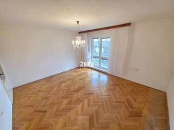 Sečovce - pekný 3 izbový TEHLOVÝ byt 73m2, balkón, záhrada.I - 2