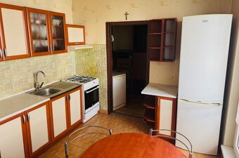 Predám kombinovanú chladničku s mrazničkou - 2