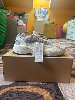 Yeezy Boost 700 V2 Static EU45 1/3 - 2