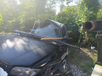 Predám havarované BMW na diely. - 2