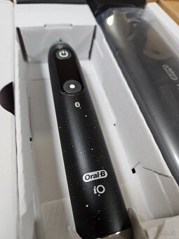 Oral-B iO 10 Black – nová, špičková elektrická zubná kefka - 2