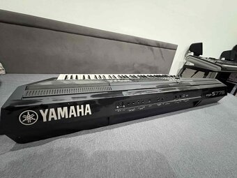 Yamaha PSR s775 - 2