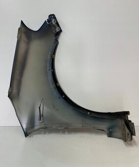 Suzuki SX4 2006- ľavý blatník - 2