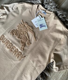 Burberry S - 2
