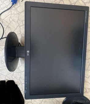 Predám monitor lg flatron w2241s 22 palcou vga - 2