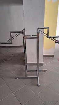 Stojanové vešiaky - 2
