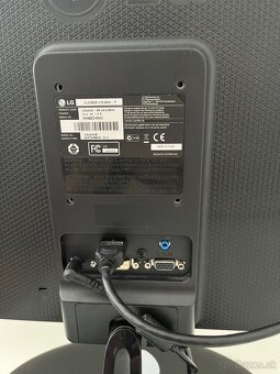Monitor 22’ LG FLATRON 22EA63V - P - 2