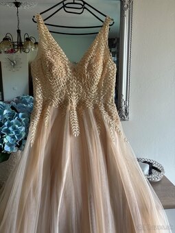 Zlaté spoločenské šaty 40/L - 2