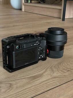 SONY A6400 | ako nový | +dva objektívy | +batoh a statív - 2