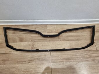 PREDNA MASKA OCTAVIA 3 / 3FL / 4RAMCEK GRILU MASKY CIERNY - 2