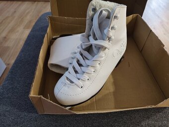 Dievčenské korčule veľkosť 34 - 2